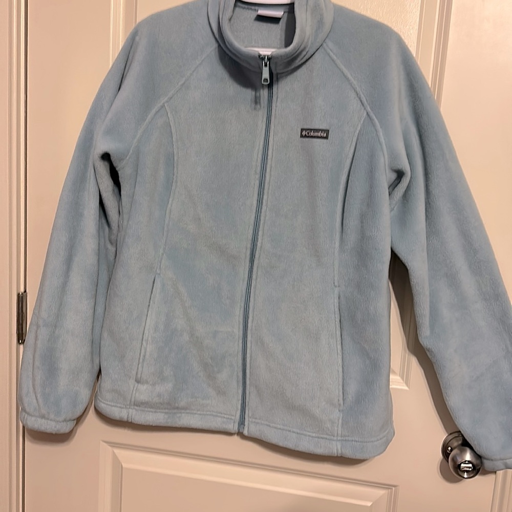 XL Columbia Fleece jacket. Only worn once. It is a Tiffany blue color.